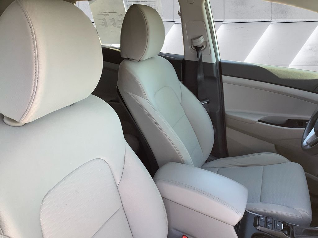 Used 2020 White Hyundai SE image 14