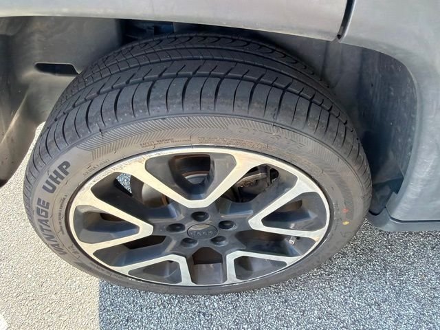 Used 2018 Blue Jeep Limited image 7