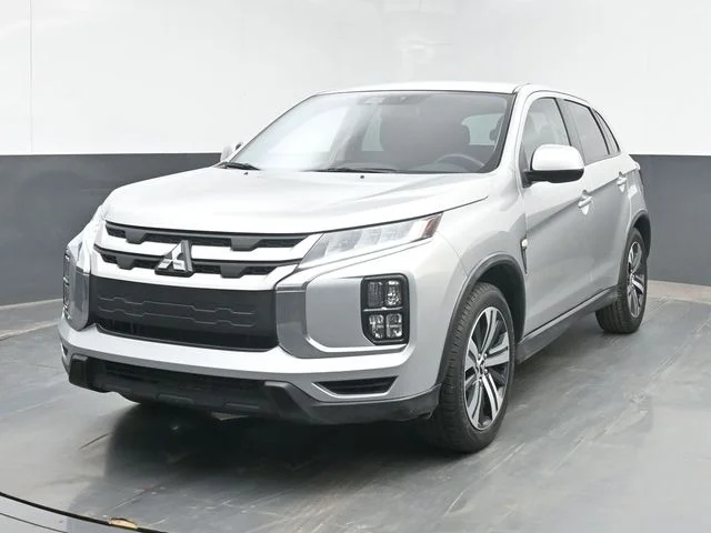 Used 2024 Silver Mitsubishi 2.0 ES image 9