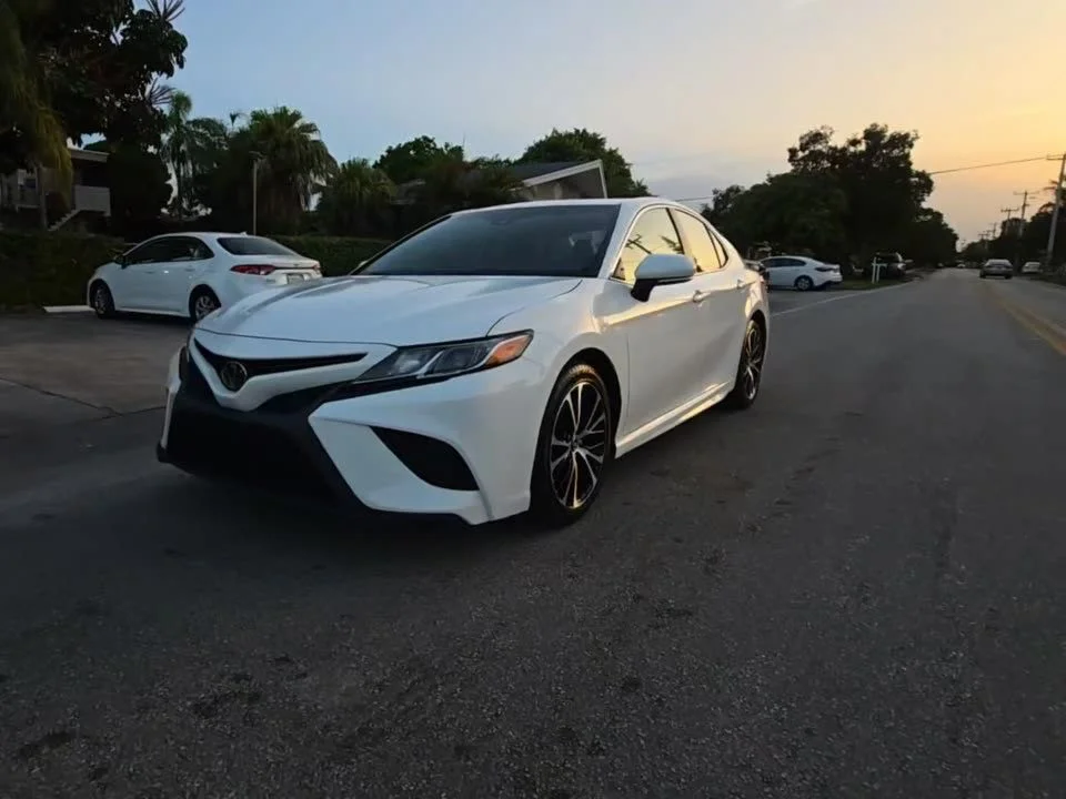 Used 2018 White Toyota SE image 1
