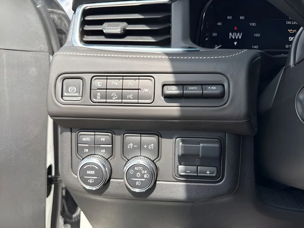 Used 2023 White Frost Tricoat GMC Denali Ultimate image 26