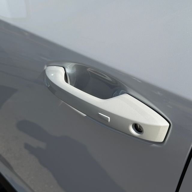 New 2026 Everest White Pearl TriCoat Nissan SL image 12