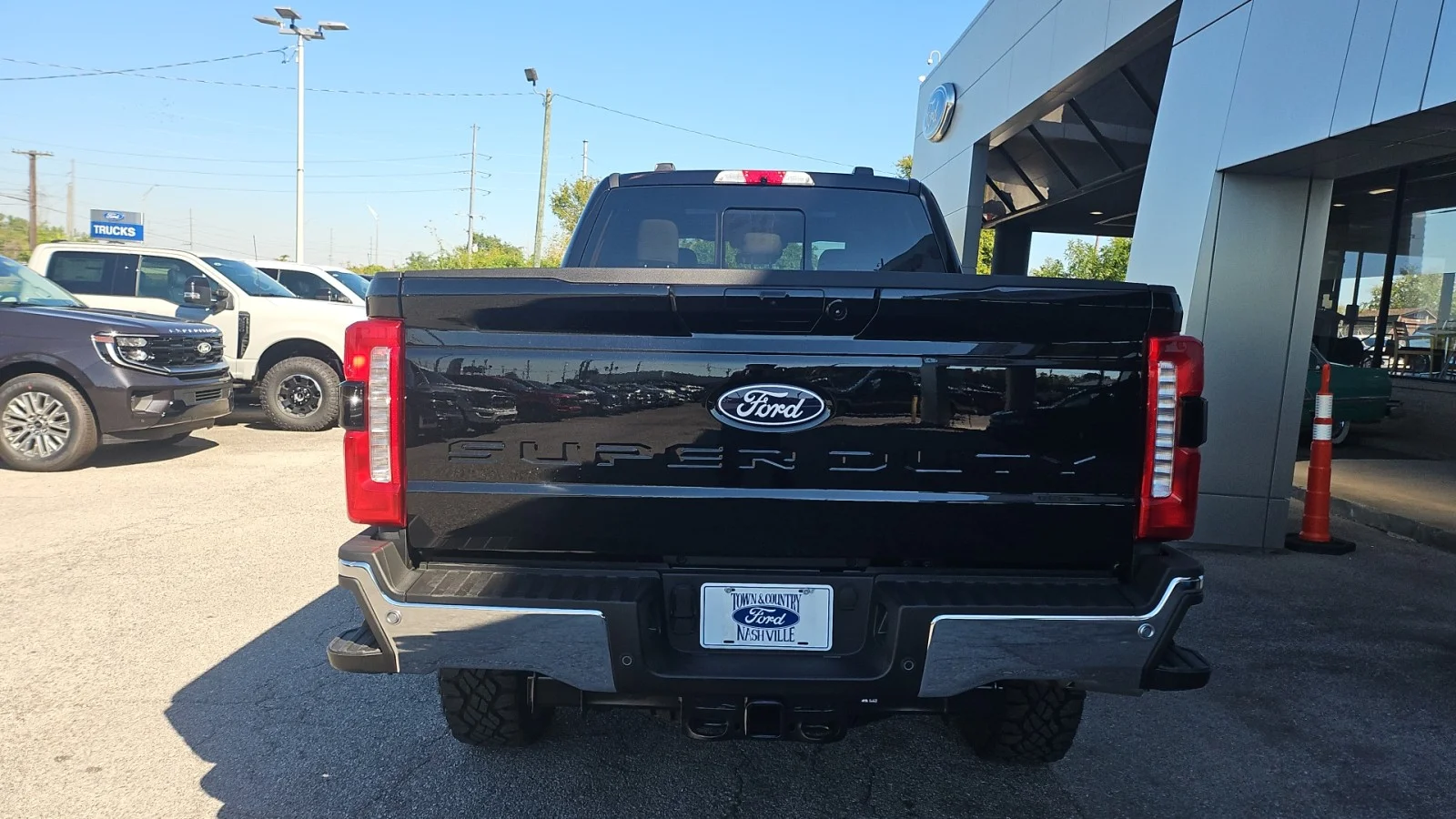 New 2027 Agate Black Metallic Ford XLT 4WD image 4