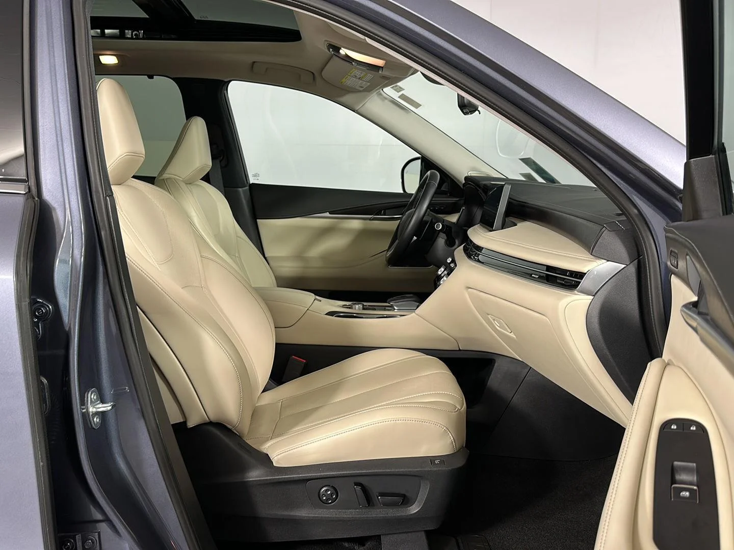 Used 2023 Moonbow Blue INFINITI SENSORY image 34