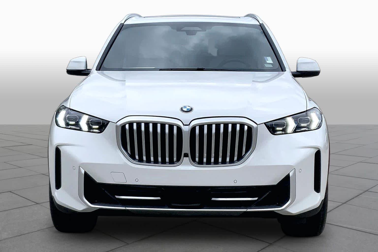 Used 2024 Mineral White Metallic BMW xDrive40i image 3