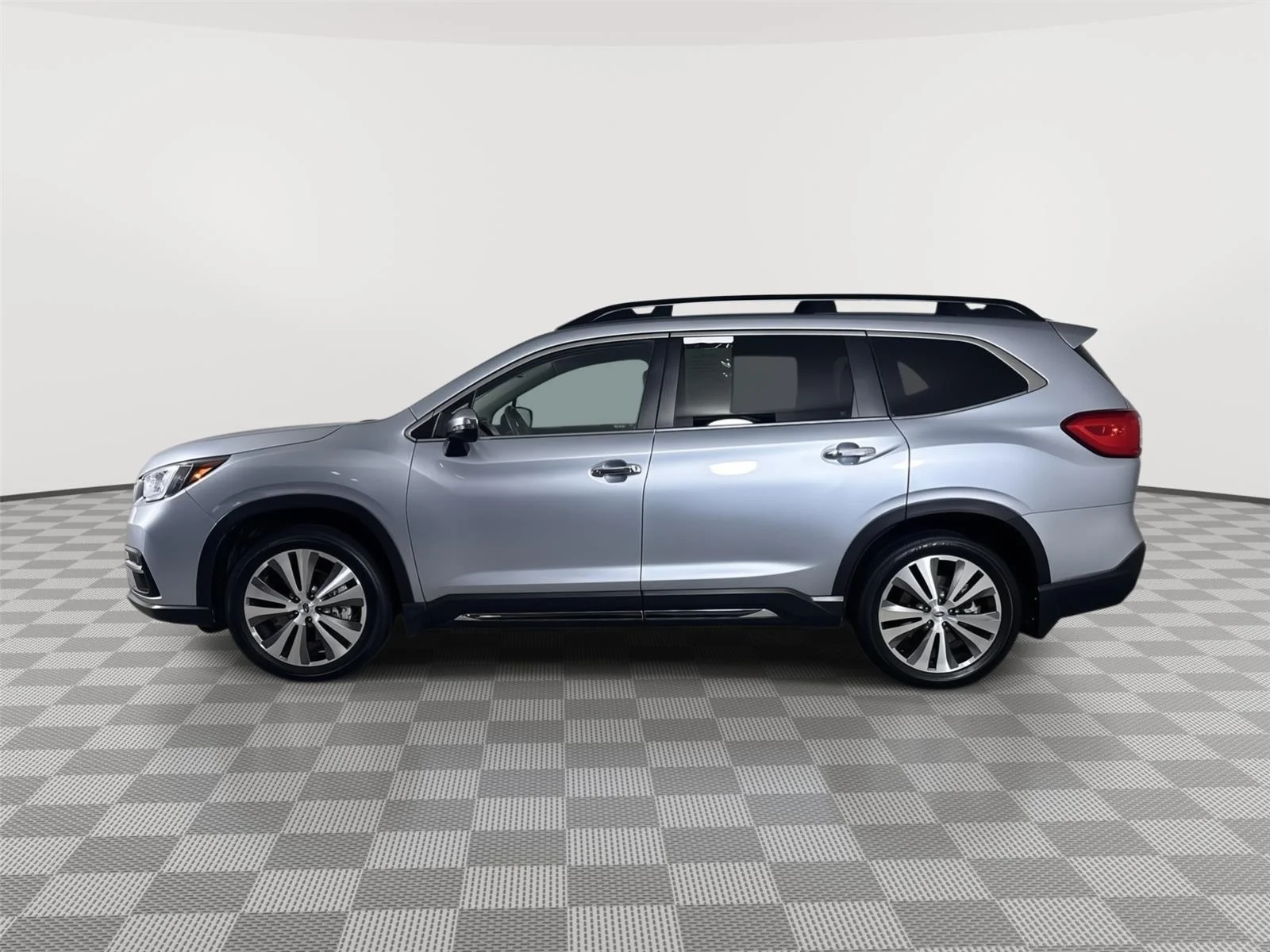 Used 2022 Ice Silver Metallic Subaru Touring image 4