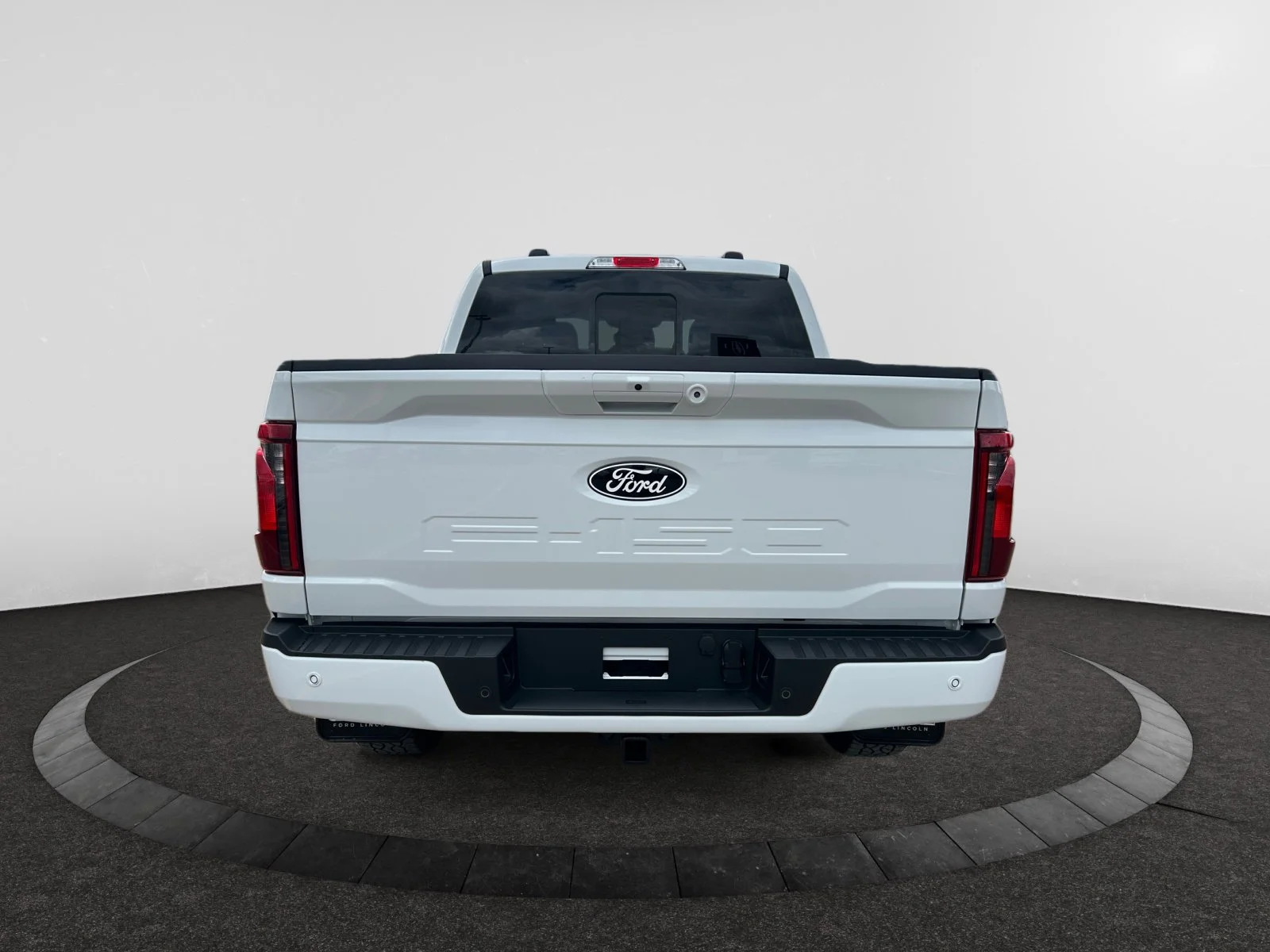 New 2026 Oxford White Ford XLT image 4