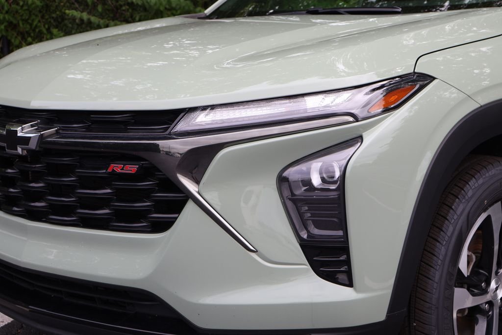 Used 2024 Green Chevrolet 1RS image 3