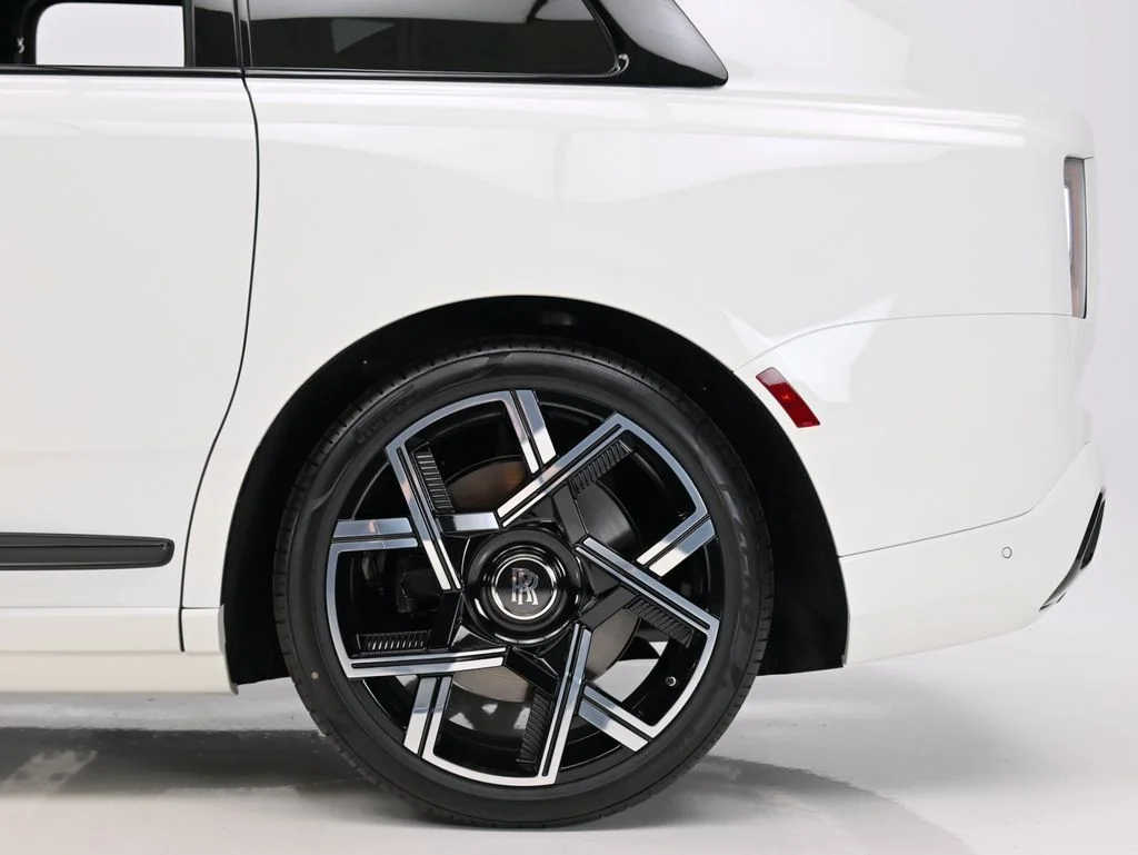 New 2027 English White Rolls-Royce Black Badge image 6
