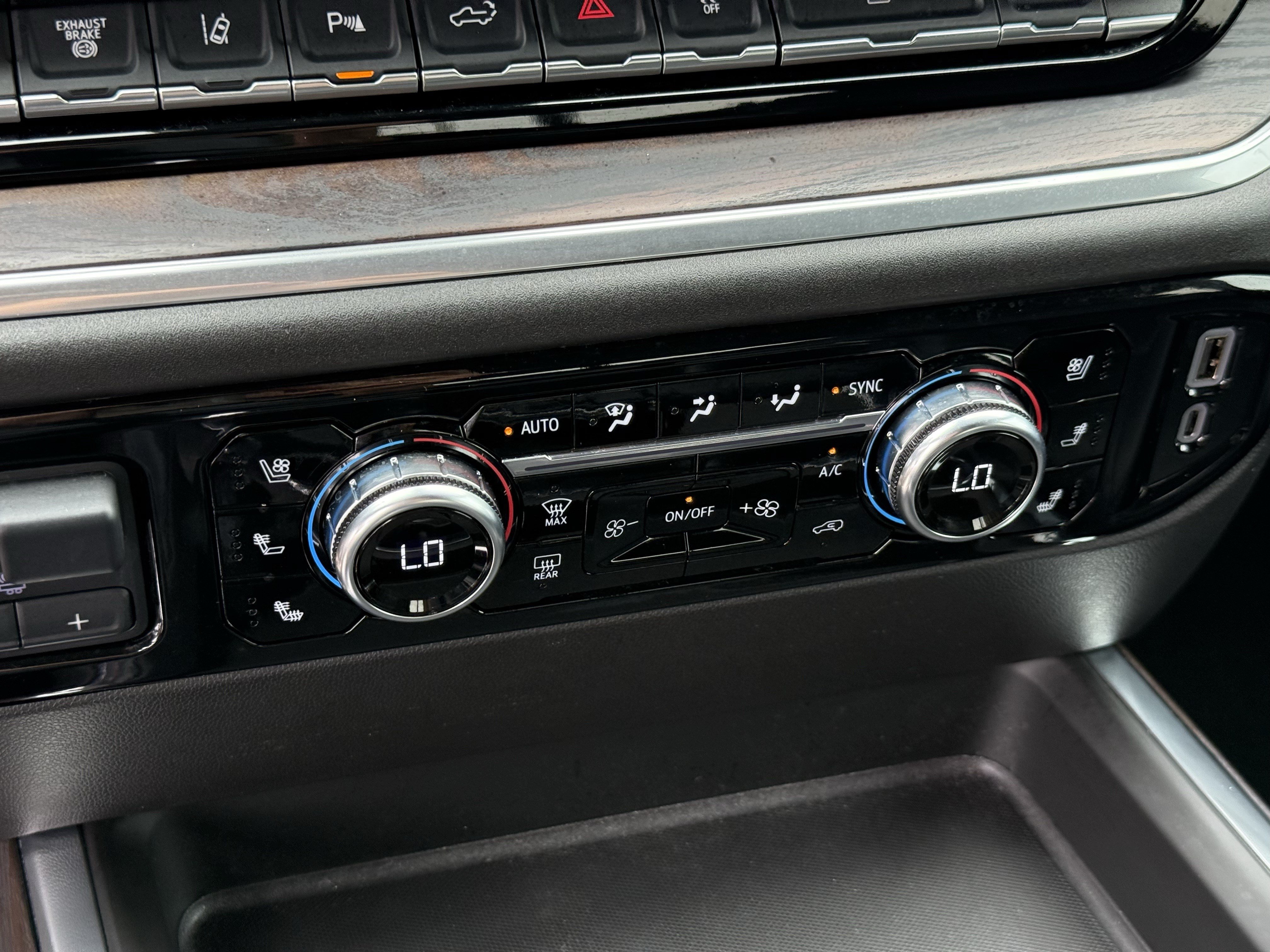 Used 2025 Onyx Black GMC SLT image 21