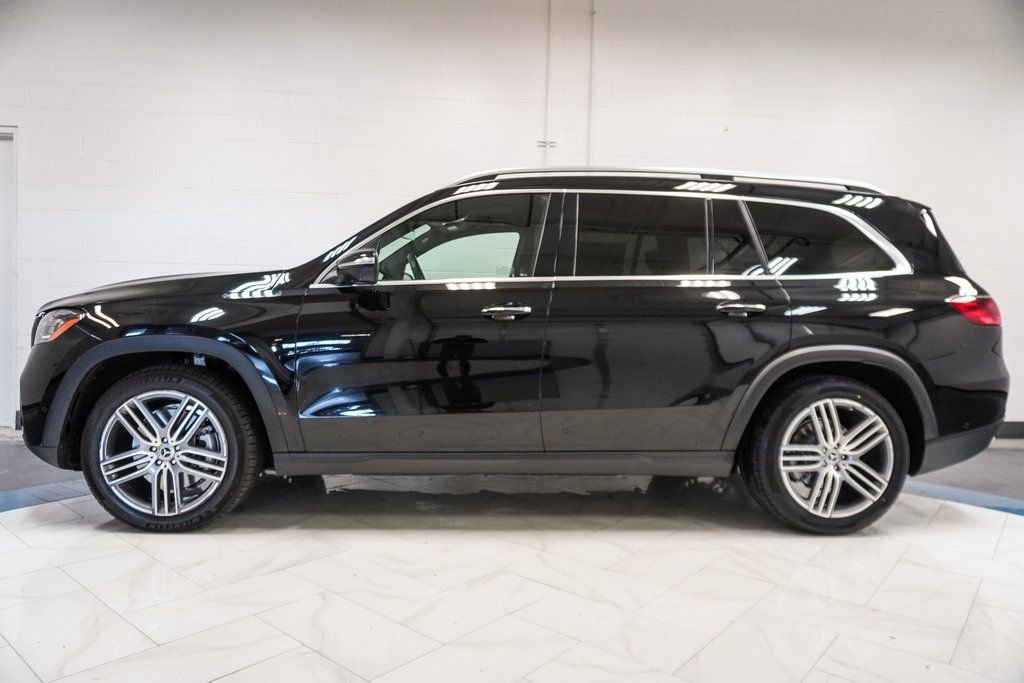 Used 2025 Black Mercedes-Benz GLS 450 image 39