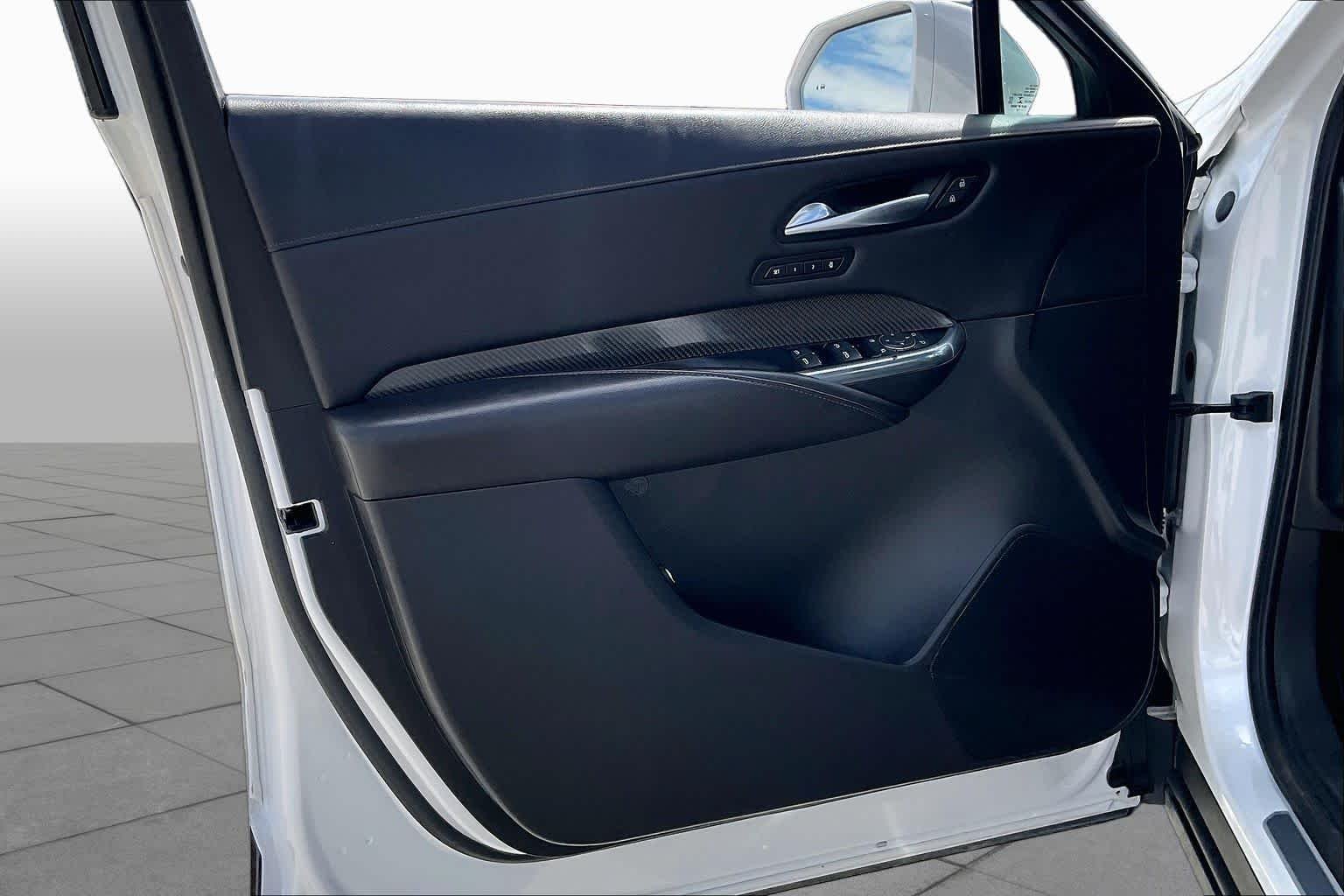 Used 2019 CRYSTAL WHITE TRICOAT Cadillac FWD Sport image 19