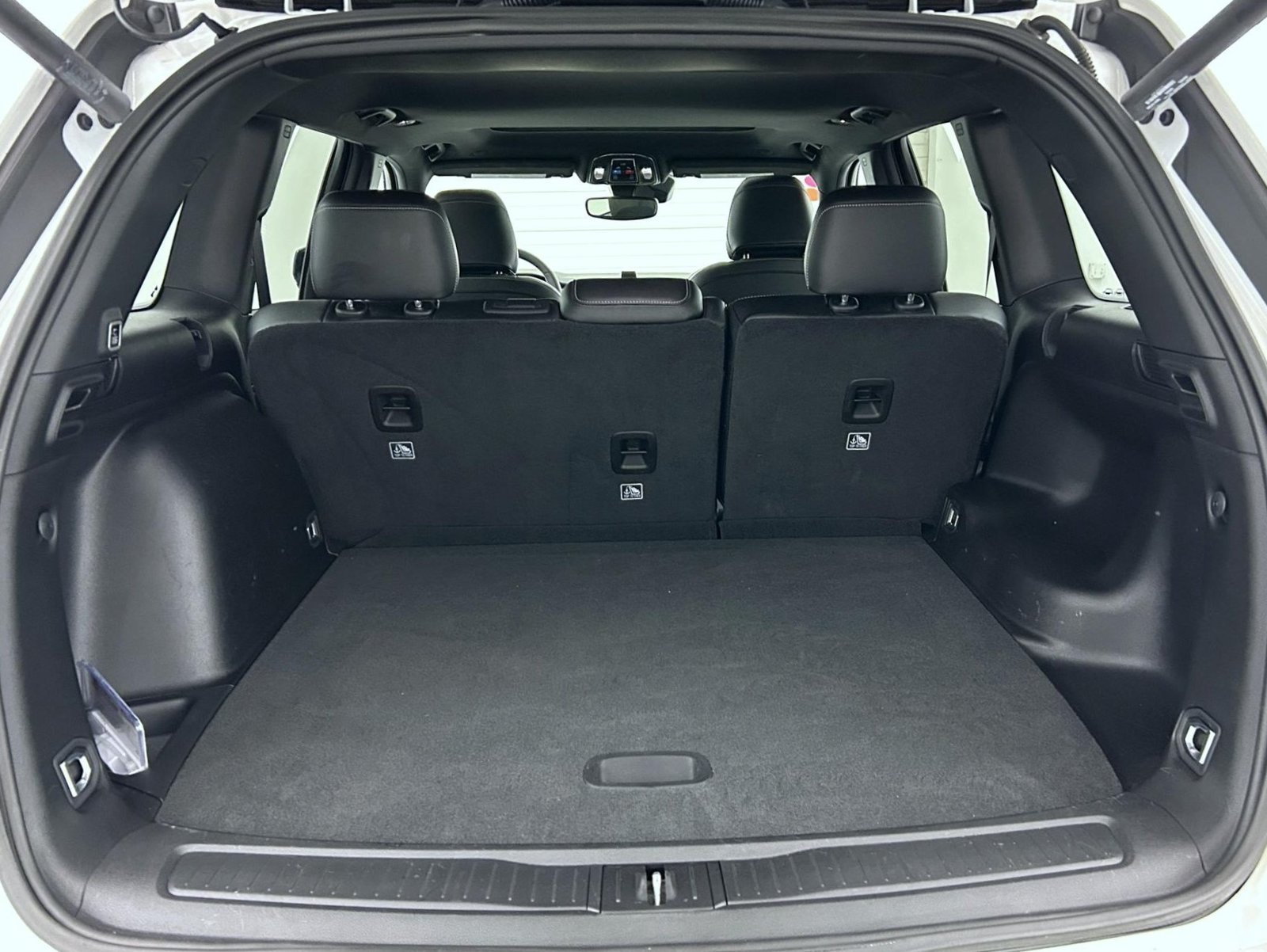 Used 2023 White Jeep Altitude X image 22