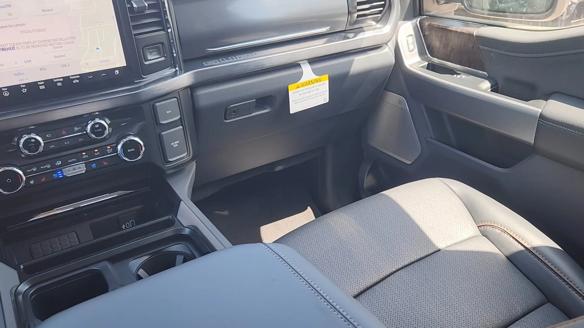 New 2026 Carbonized Gray Metallic Ford LARIAT image 20
