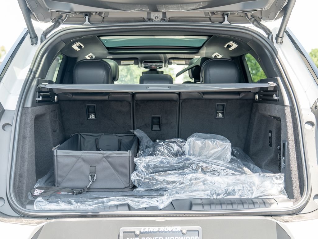 New 2026 Fuji White Land Rover SE image 25