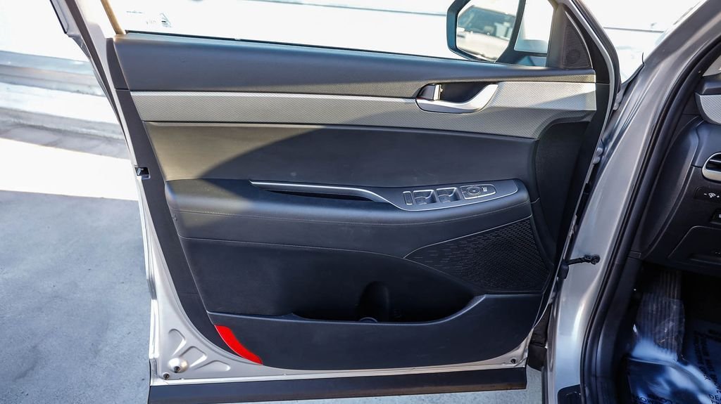 Used 2025 Silver Hyundai SEL image 25
