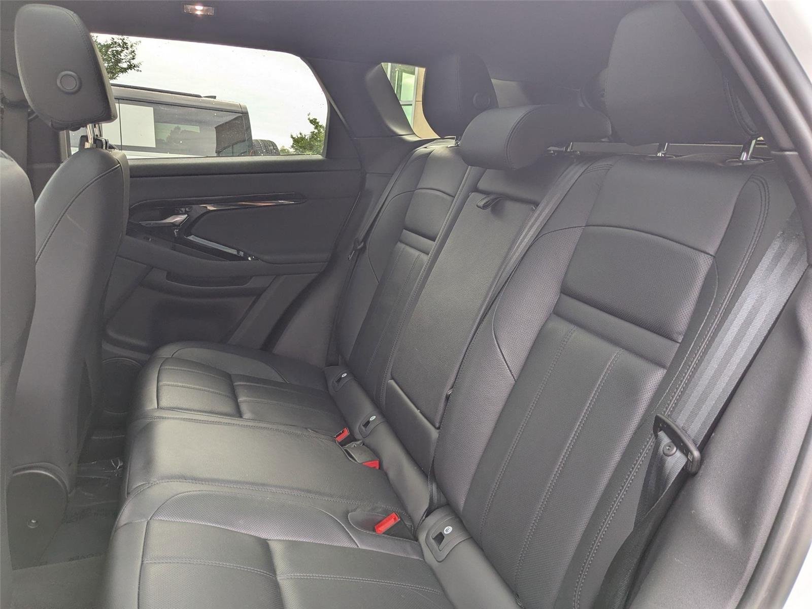 Used 2024 Fuji White Land Rover Core S image 25