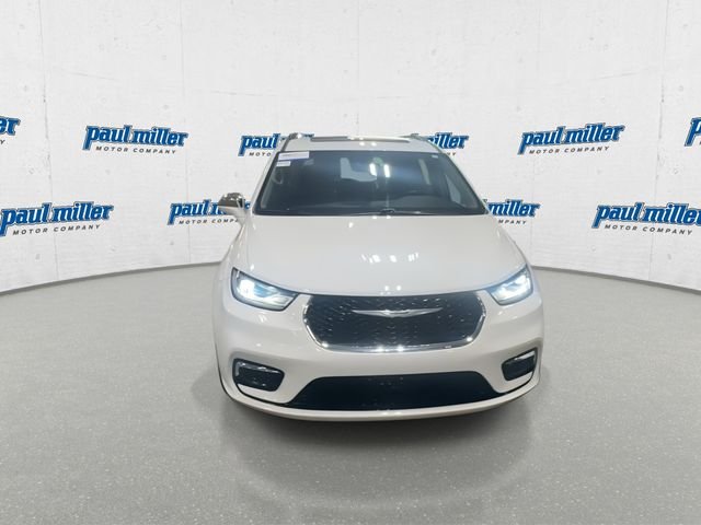 Certified Used 2022 Bright White Clearcoat Chrysler Limited image 3