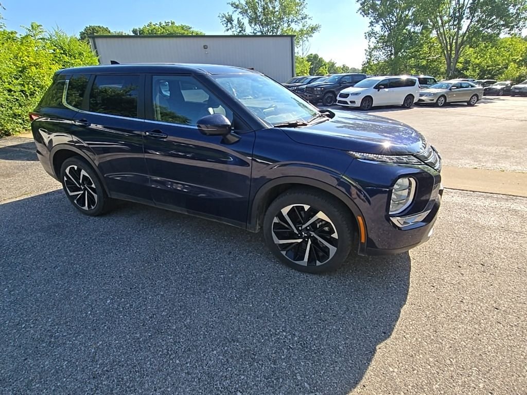 Used 2024 Blue Mitsubishi SE image 10