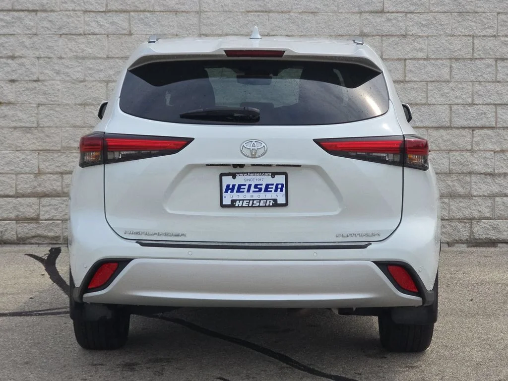 Used 2025  Toyota Platinum image 12