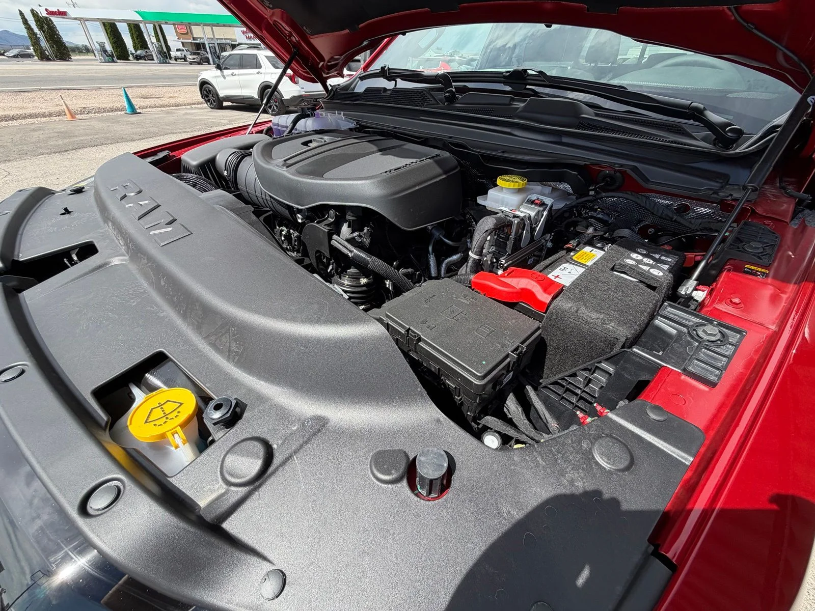 New 2026 Molten Red Pearl-Coat Exterior Paint RAM Laramie image 37