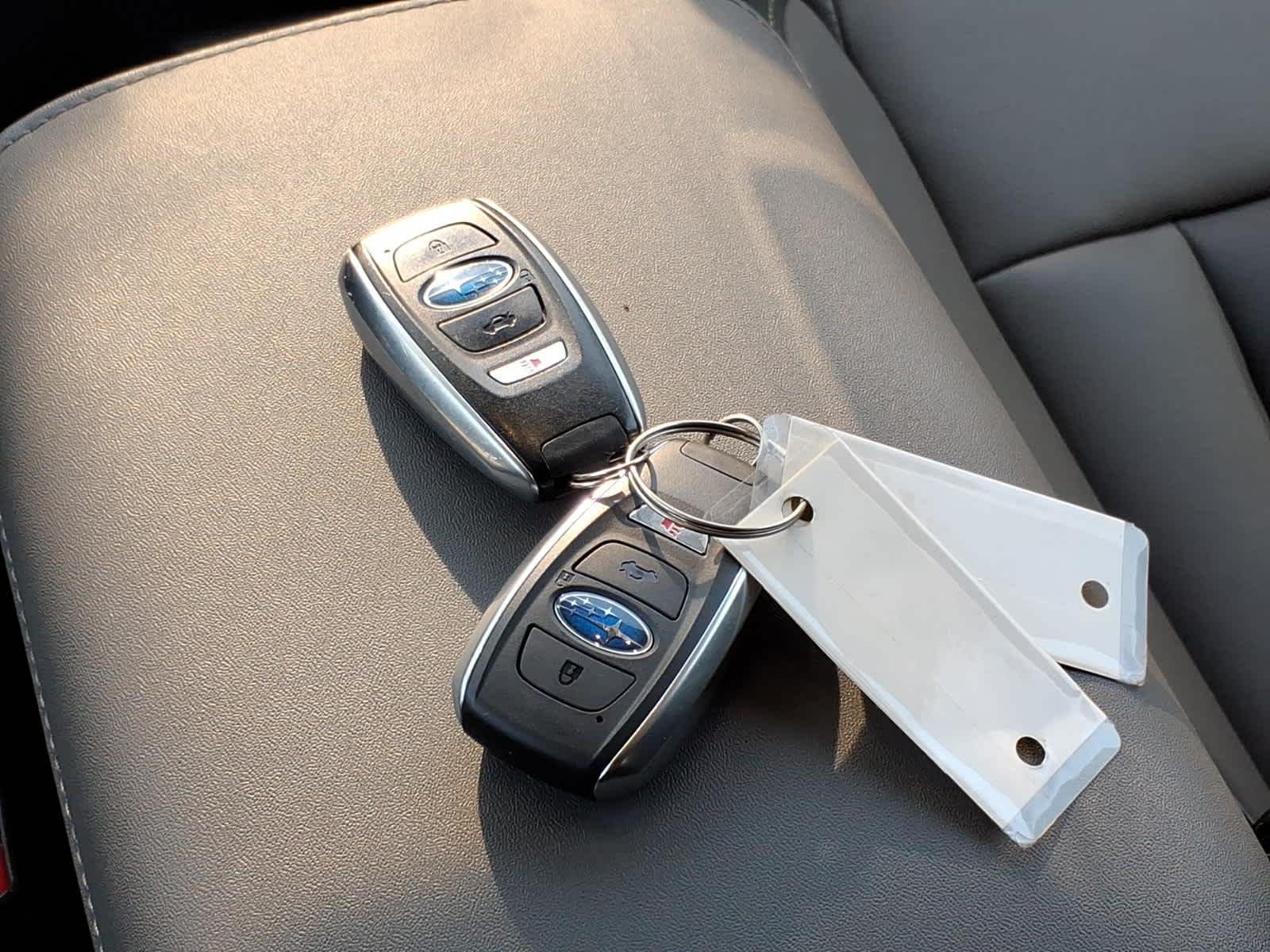 Used 2025 Ice Silver Metallic Subaru Onyx Edition image 32