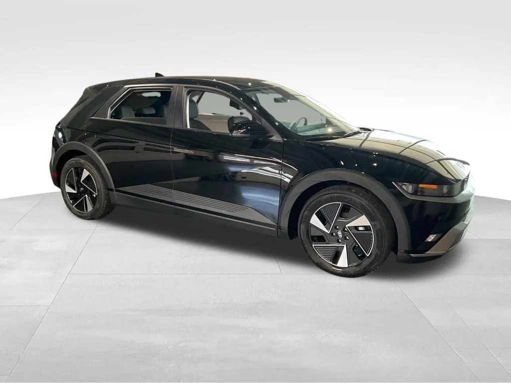 New 2026 Black Hyundai SEL image 2