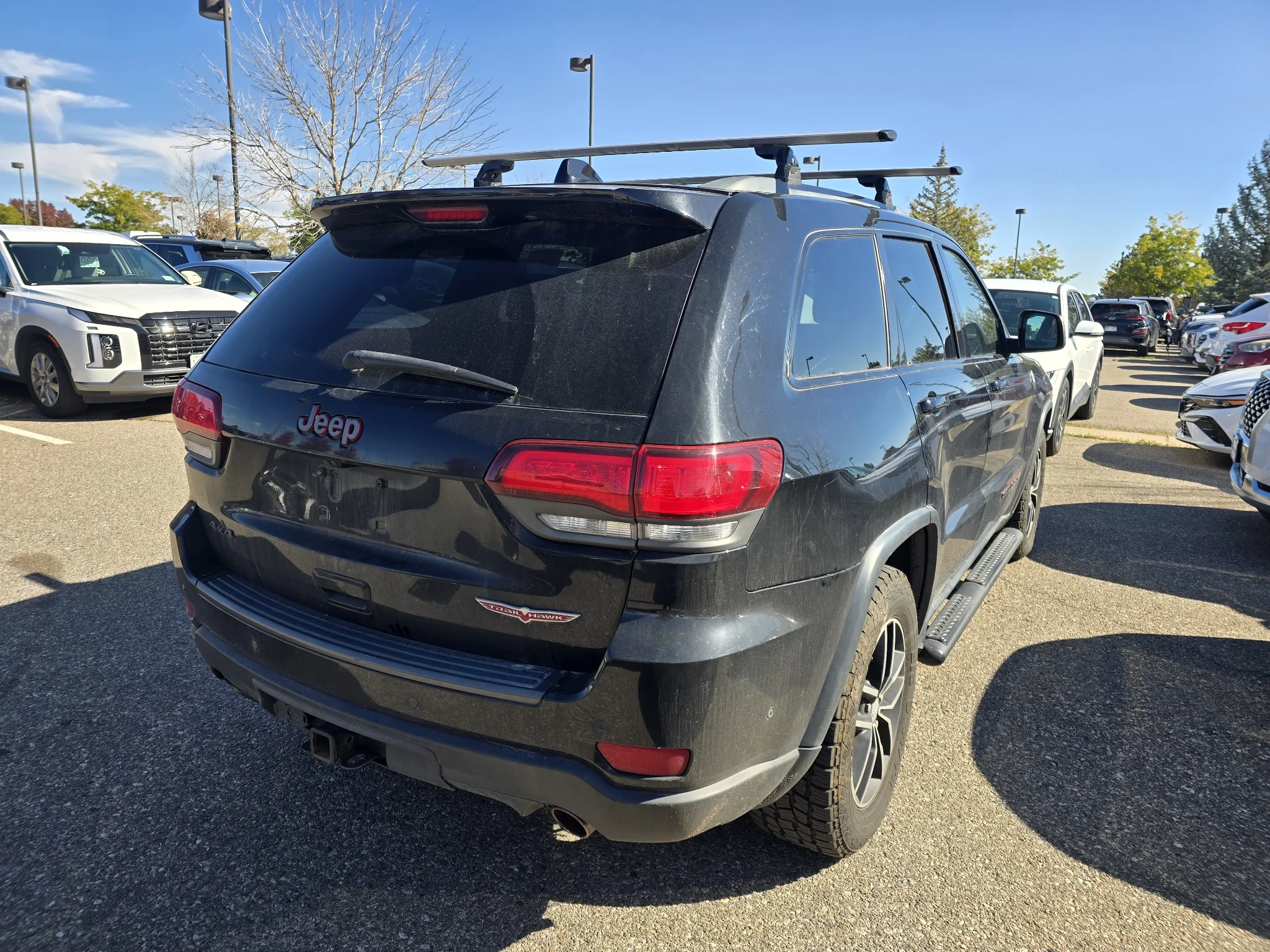 Used 2018 Diamond Black Crystal Pearlcoat Jeep Trailhawk image 17