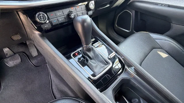 Used 2025 White Jeep Latitude image 24