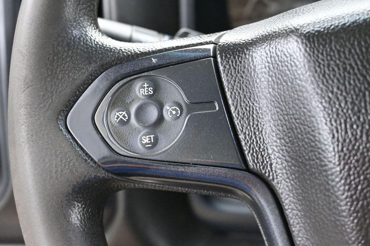 Used 2019 SUMMIT WHITE Chevrolet WT image 18