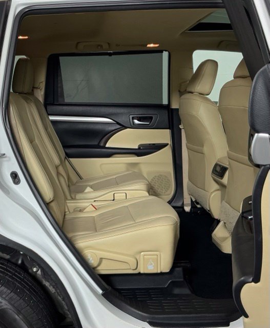 Used 2017 White Toyota XLE image 29