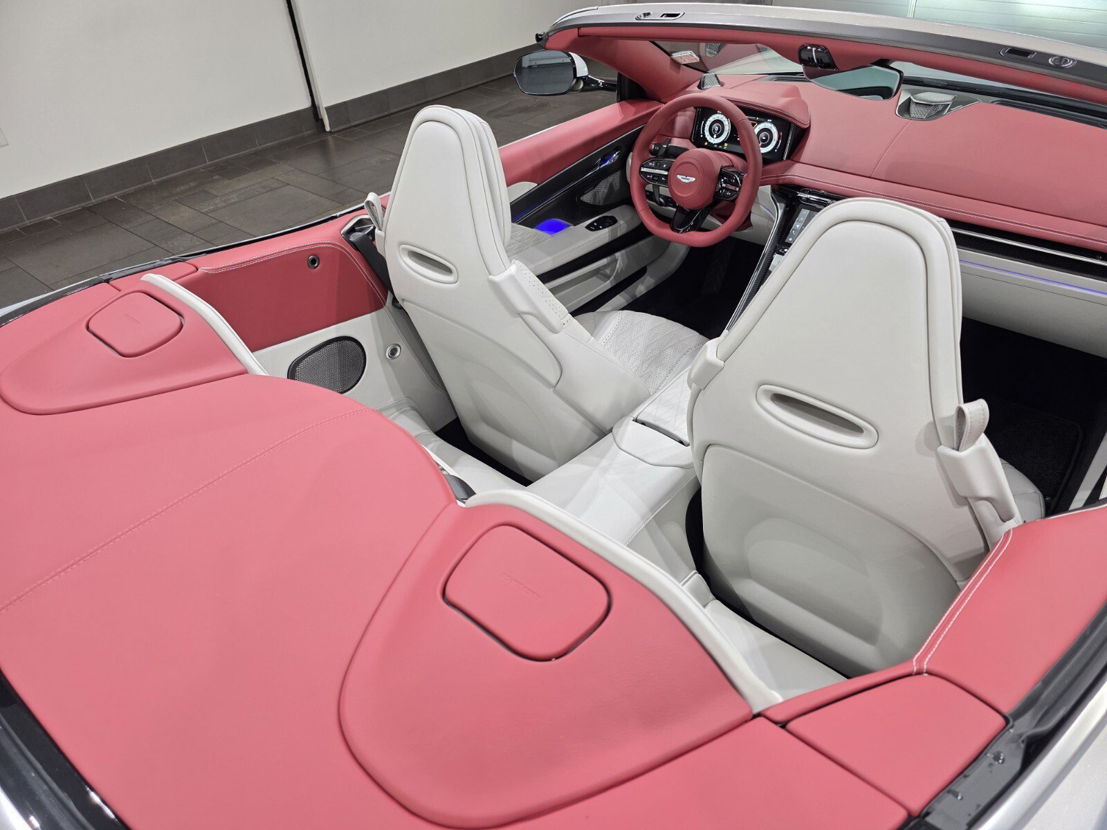 2026 Aston Martin DB12 Base - Photo 19