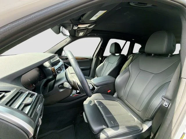 Used 2022 White BMW xDrive30i image 11