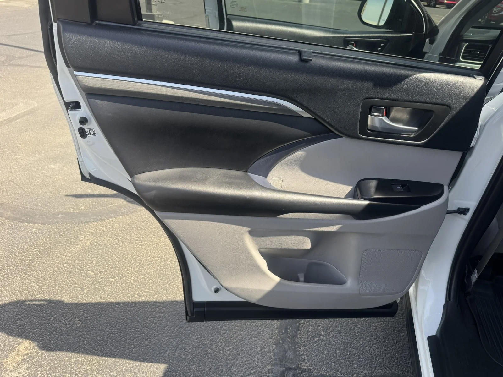 Used 2019  Toyota Hybrid Limited image 29