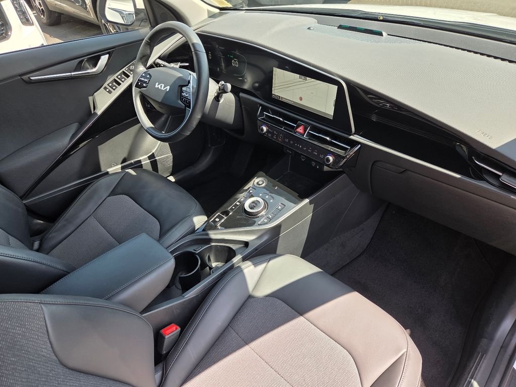 Used 2023 White Kia EX image 26