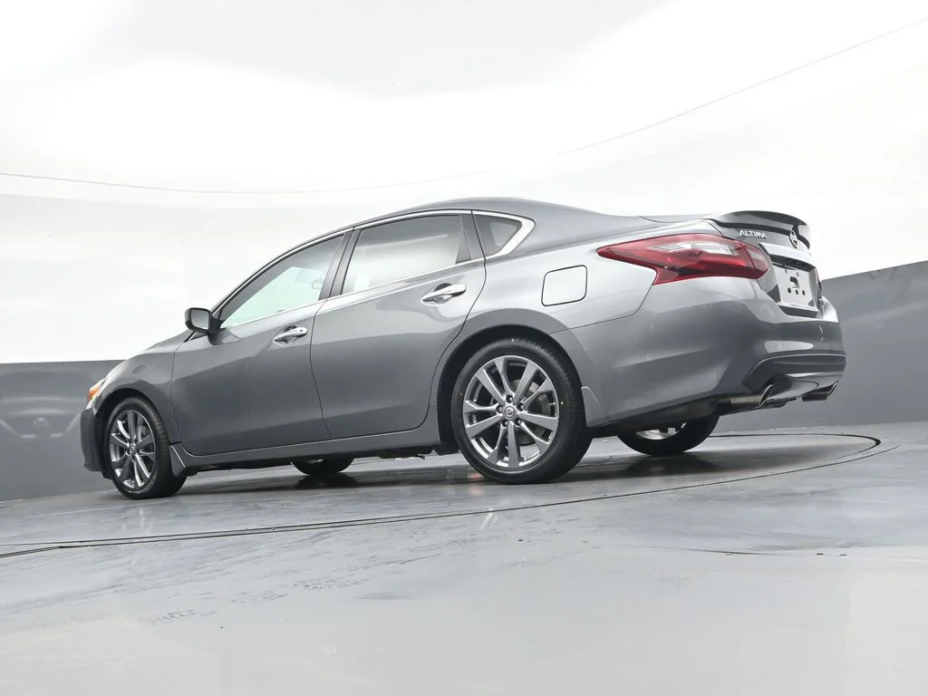 Used 2018 Gray Nissan 2.5 SR image 37