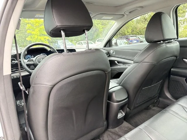 Used 2025 White Hyundai Limited image 39