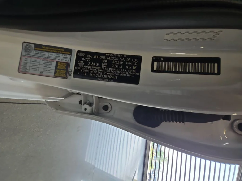 Used 2021 White Kia FE image 25