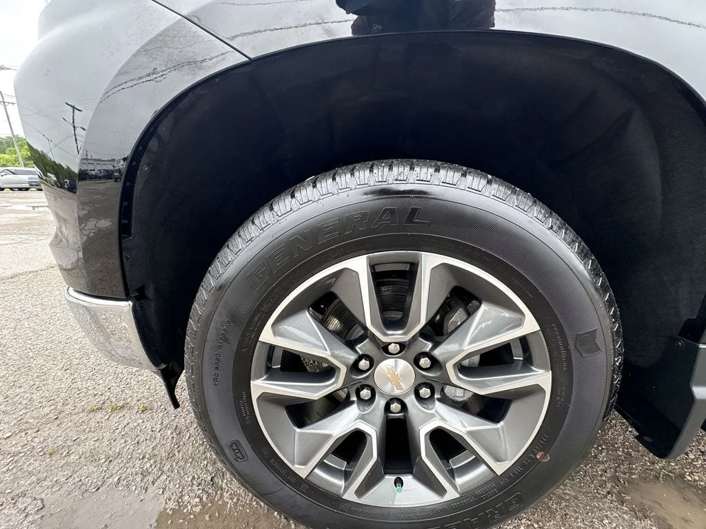 Used 2023 Black Chevrolet LT image 17