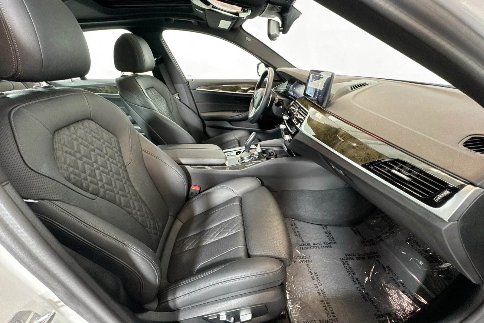Used 2023 Alpine White BMW 540i image 27