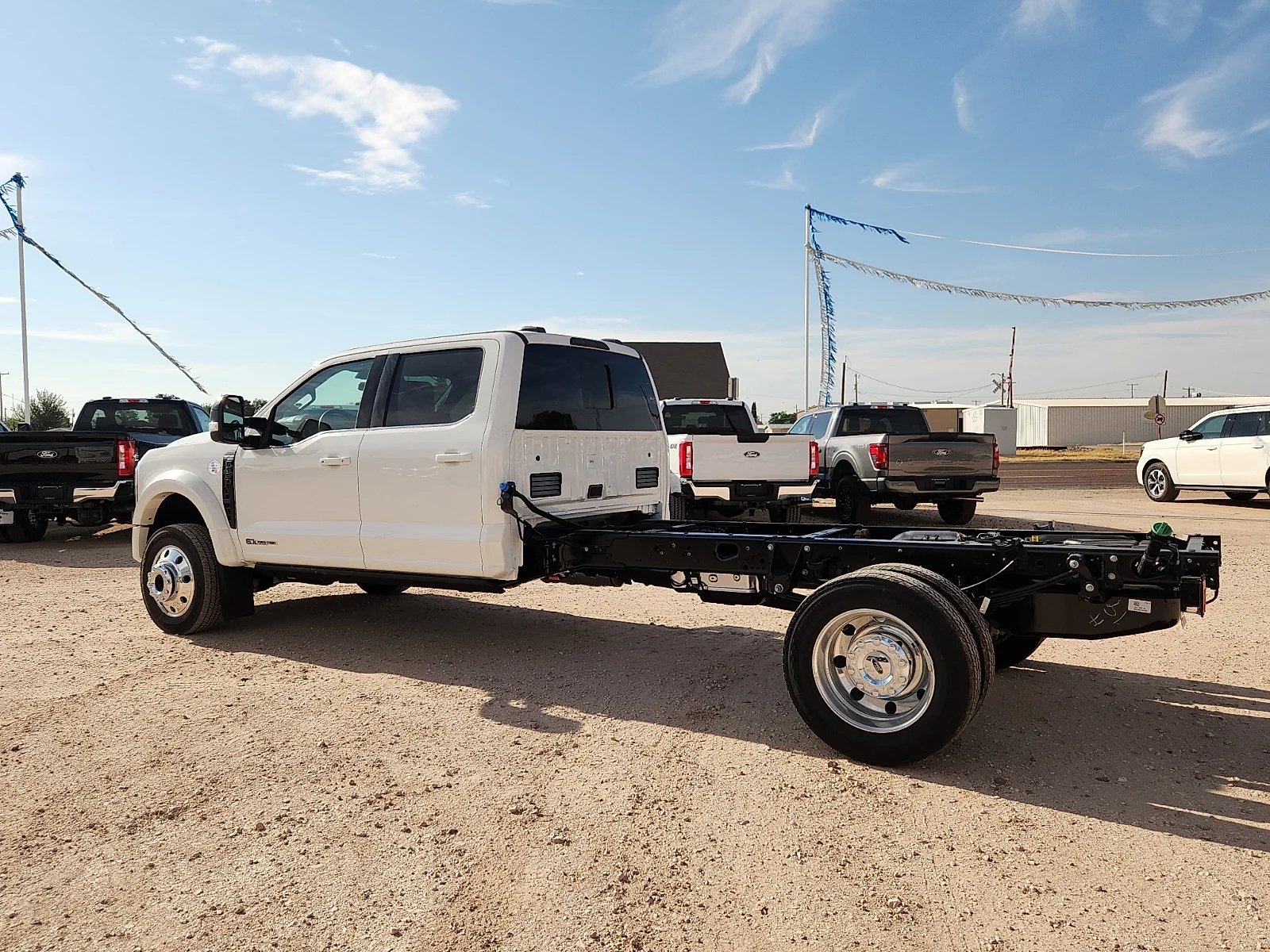 New 2027 Star White Metallic Tri-Coat Ford Platinum image 4