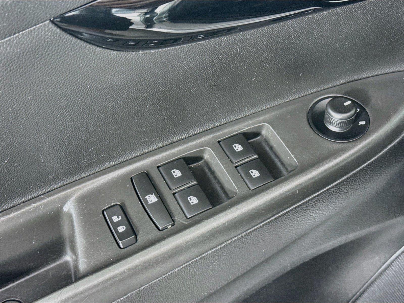 Used 2021 Silver Ice Chevrolet 1LT image 25