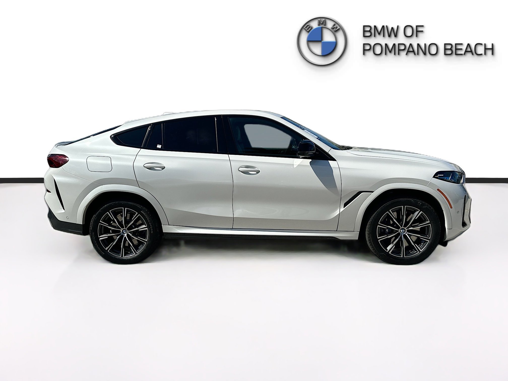 Used 2026 White Metallic BMW M60i image 8