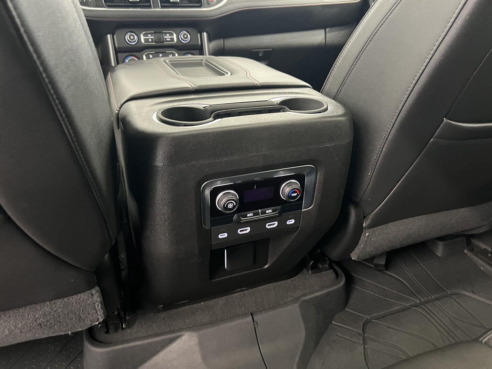 2021 Chevrolet Suburban RST - Photo 29