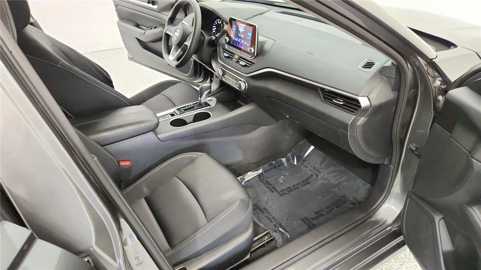 Used 2022 Gun Metallic Nissan 2.5 SV image 35