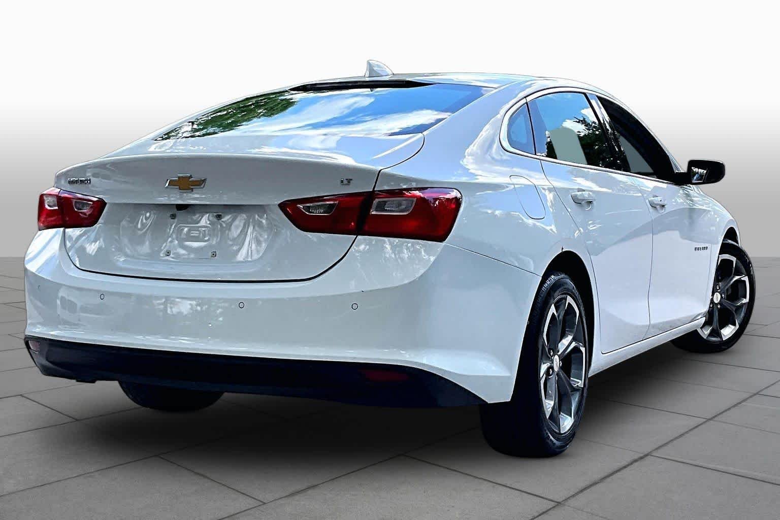Used 2024 Summit White Chevrolet LT image 13