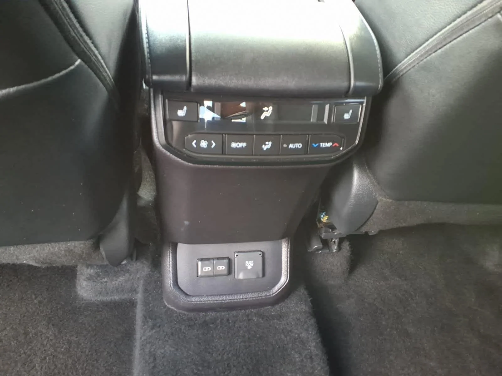 2025 Toyota Highlander Platinum - Photo 13