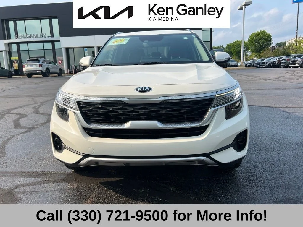 Used 2021 White Kia S image 19