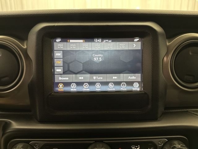 Used 2022 White Jeep Sport image 14