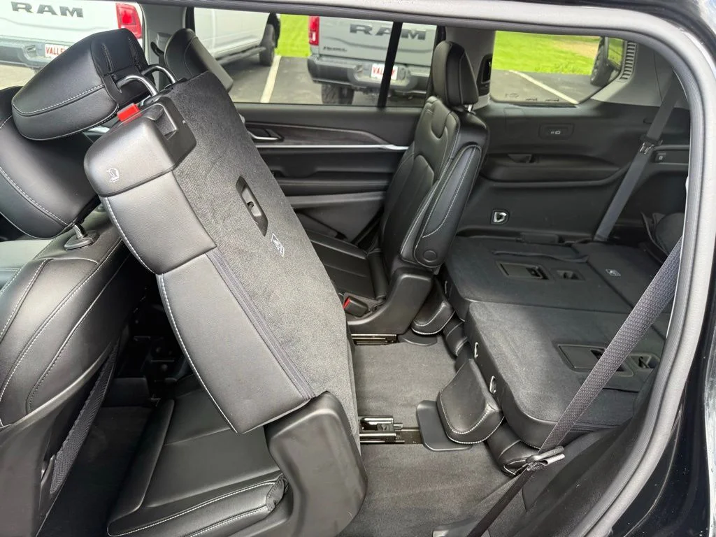 Used 2023 Black Jeep Limited image 39